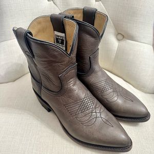 Frye Billy pull-on short boot. Color: Smoke. Size 8. Like new - worn once